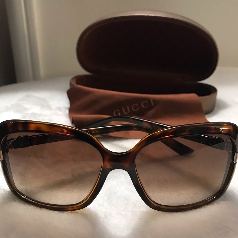 Fabulous tortoise shell Gucci sunglasses